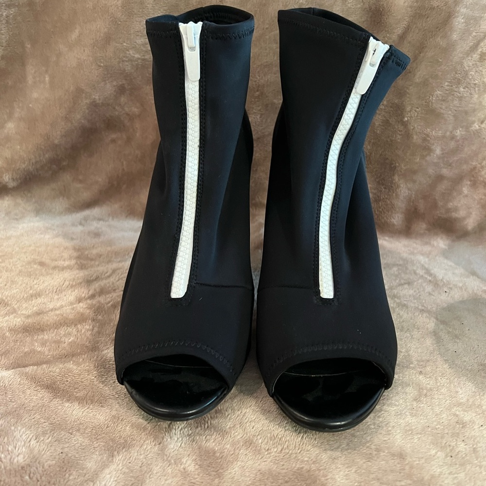Juicy Couture Zip Up Booties